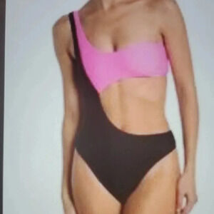 KENDALL + KYLIE CUTOUT ONE PIECE